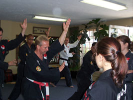 master-david-n-students-tossing-the-coins-hua-fist-movements